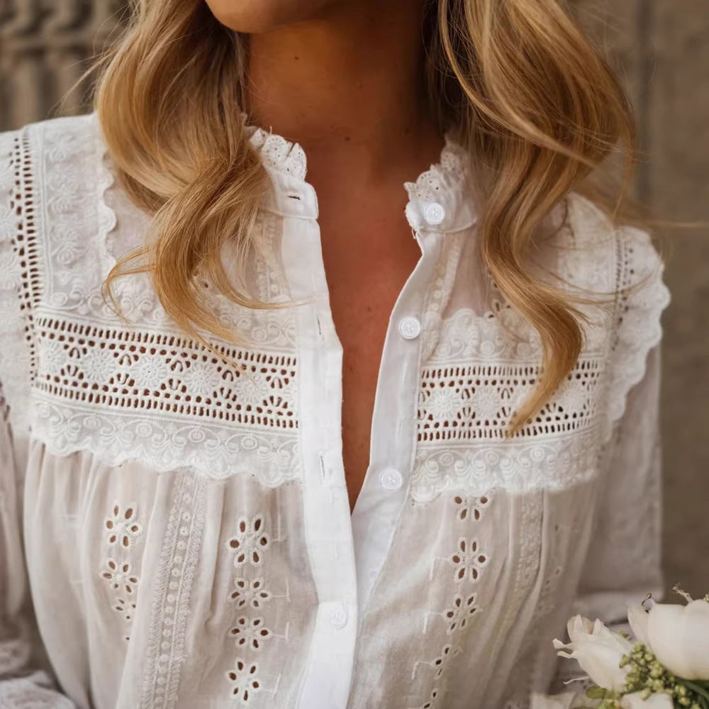 Bluse i brodert mønster