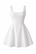 Elegant Brodert Kjole med Firkantet Utringning