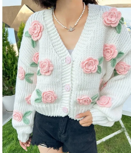 Strikkecardigan med rosedetaljer