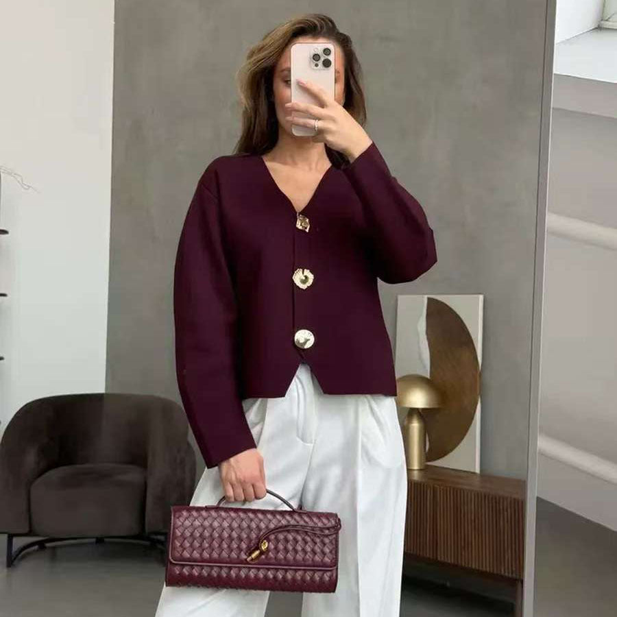 Strikkecardigan med metallknapper